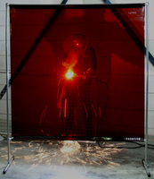 Экран «GAZELLE» 2000х2000 мм c красной защитной шторой 1700х2000х0,4 мм «ORANGE CE».